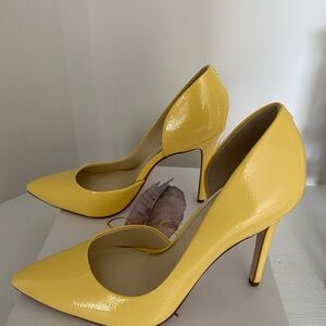 New 
Size.  9MEDIUM
With shoe box